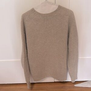 Howlin’ sweater gently used